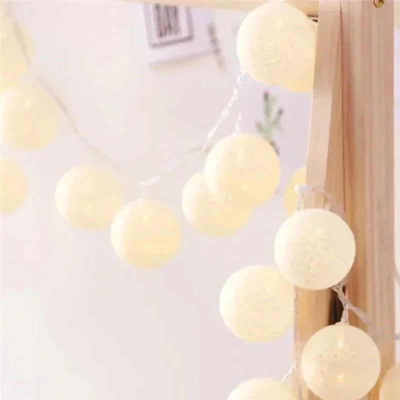 Cordão de Luzes com Bolas de Algodão Decoração de Quarto Infantil